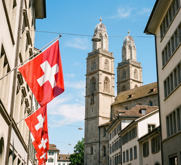 Schweizer Fahnen vor dem Grossmünster